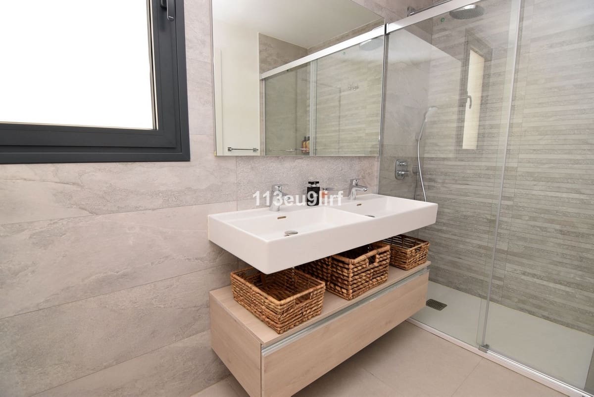 3 bedroom Apartment for sale in Estepona with pool - € 649,000 (Ref: 9480078)