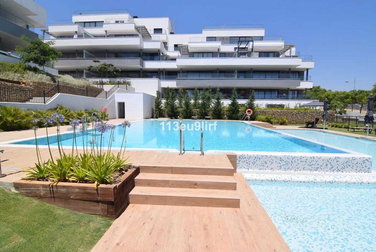 3 bedroom Apartment for sale in Estepona with pool - € 649,000 (Ref: 9480078)