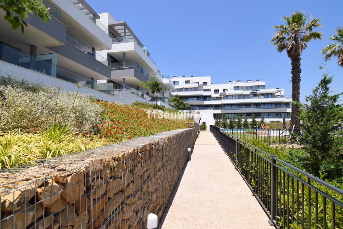 3 bedroom Apartment for sale in Estepona with pool - € 649,000 (Ref: 9480078)