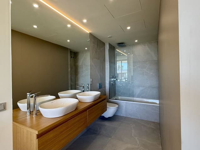 Apartamento de 2 habitaciones en Centro ciudad, Fuengirola en venta con piscina - 649.000 € (Ref: 9480079)