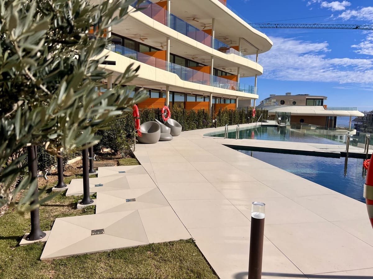 Apartamento de 2 habitaciones en Fuengirola en venta con piscina - 649.000 € (Ref: 9480079)