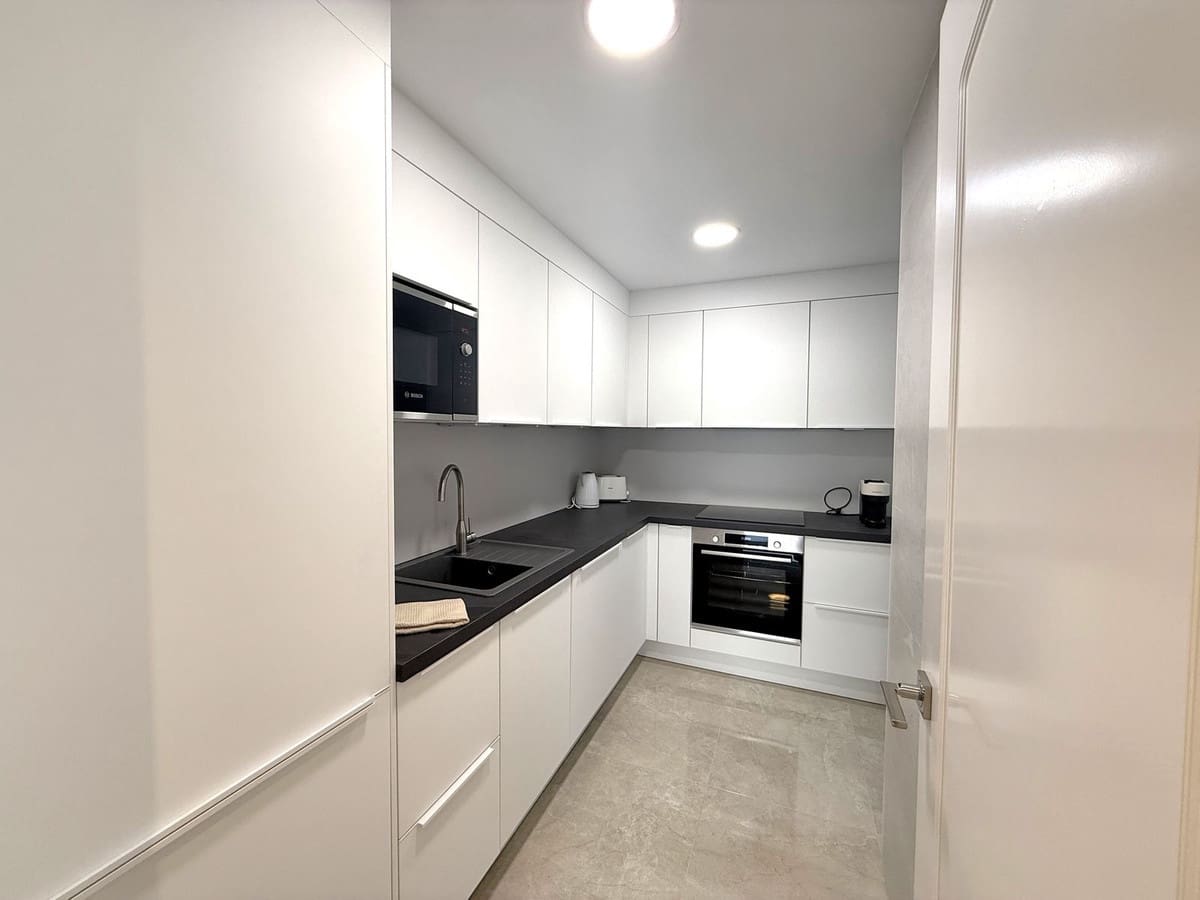 2 bedroom Apartment for sale in Puerto Banus with pool - € 649,000 (Ref: 9480080)