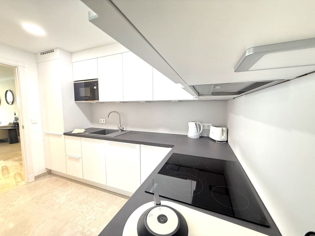 2 bedroom Apartment for sale in Puerto Banus with pool - € 649,000 (Ref: 9480080)