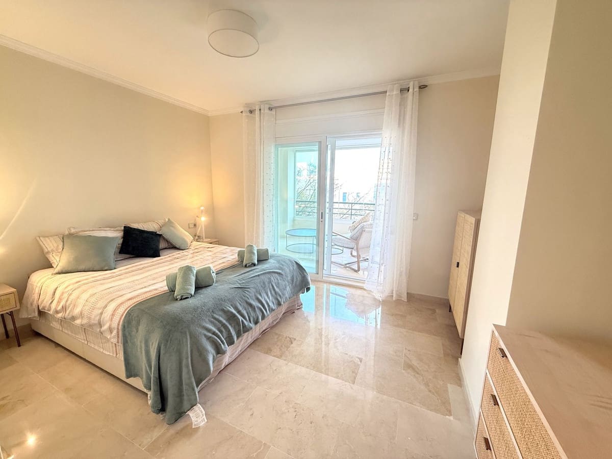 2 bedroom Apartment for sale in Puerto Banus with pool - € 649,000 (Ref: 9480080)