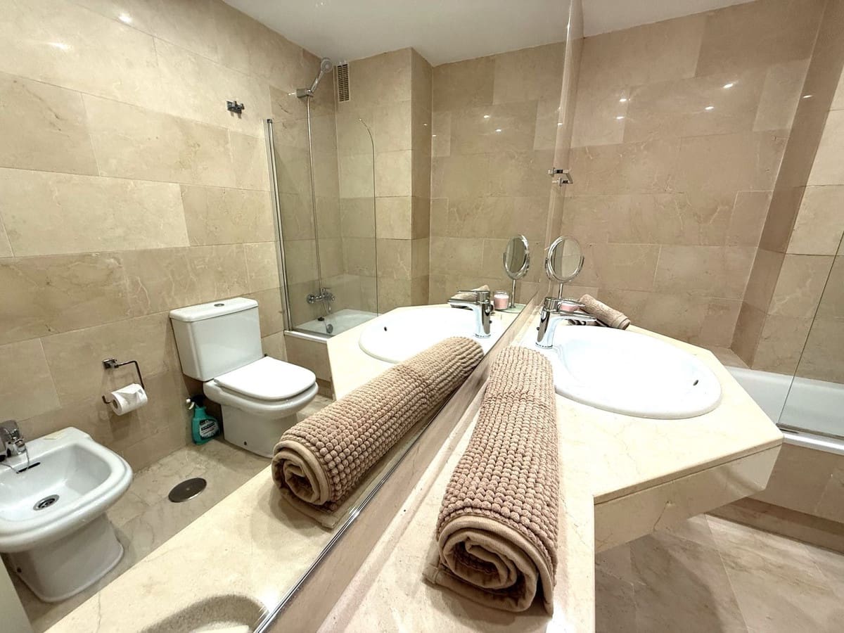 2 bedroom Apartment for sale in Puerto Banus with pool - € 649,000 (Ref: 9480080)