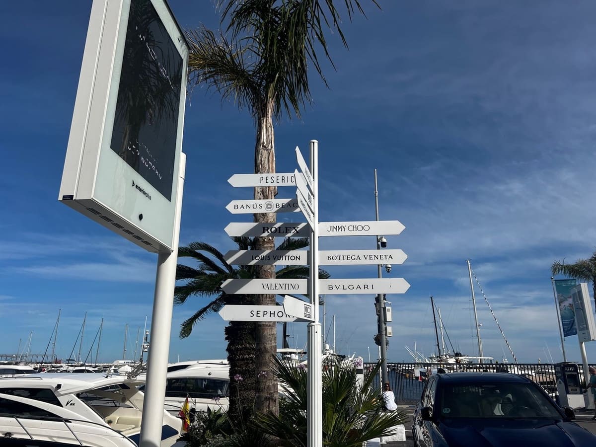 2 bedroom Apartment for sale in Puerto Banus with pool - € 649,000 (Ref: 9480080)