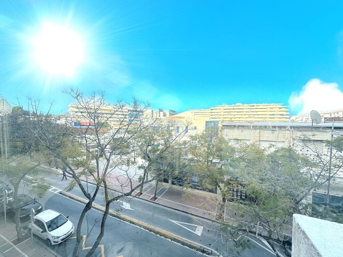 2 bedroom Apartment for sale in Puerto Banus with pool - € 649,000 (Ref: 9480080)