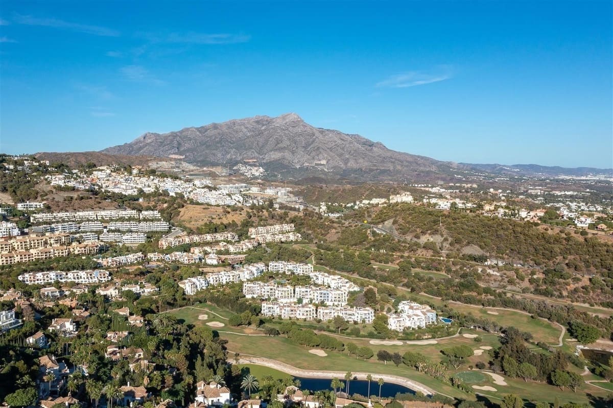 3 bedroom Apartment for sale in Los Arqueros with pool garage - € 649,000 (Ref: 9480083)