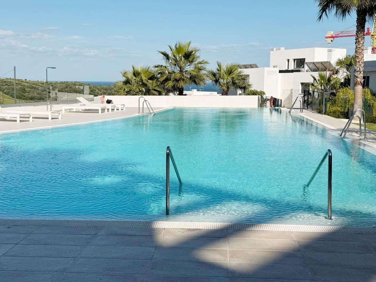 3 soveværelse Penthouse til salg i Estepona med swimmingpool - € 649.000 (Ref: 9480085)