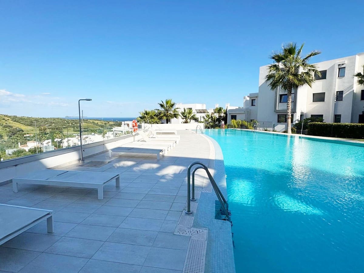 3 soveværelse Penthouse til salg i Estepona med swimmingpool - € 649.000 (Ref: 9480085)