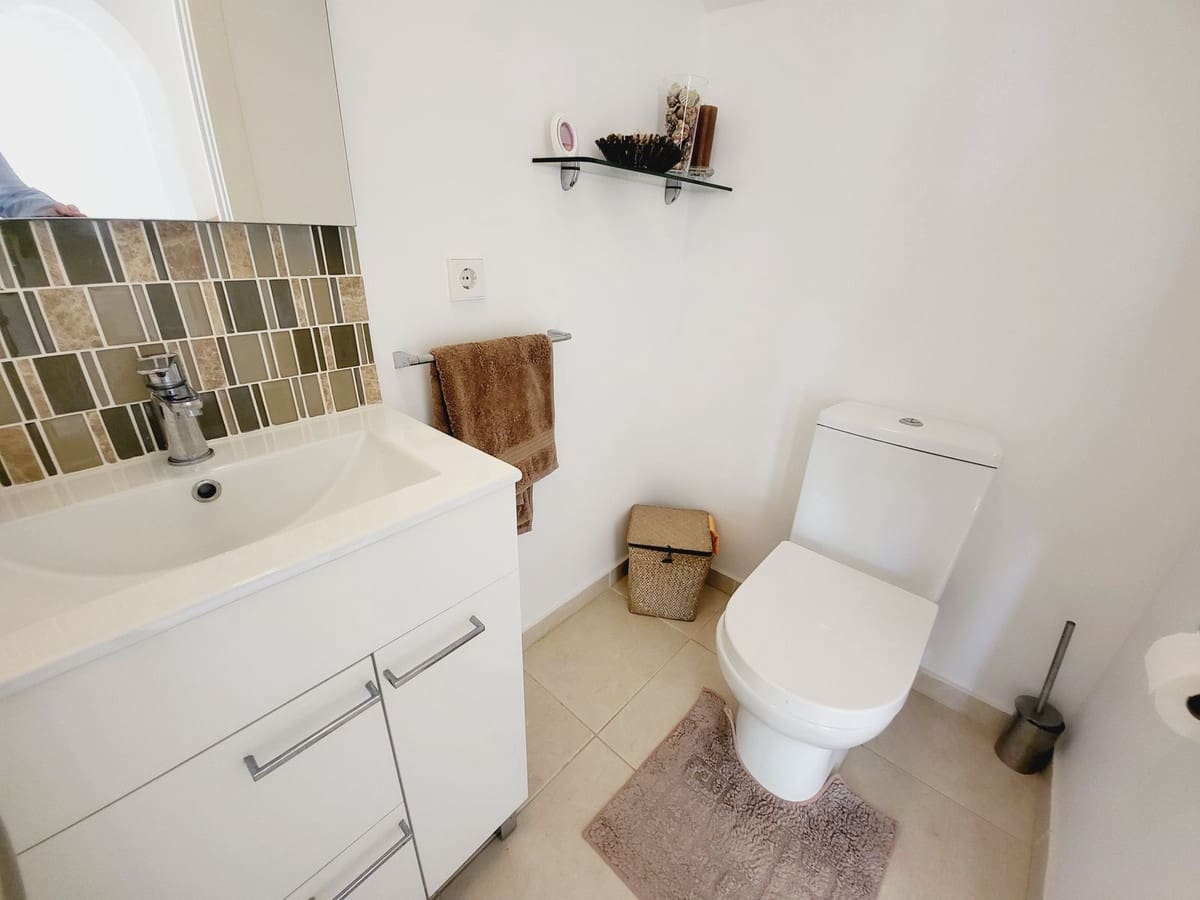 3 makuuhuone Omakotitalo myytävänä paikassa Miraflores mukana uima-altaan - 649 500 € (Ref: 9480088)