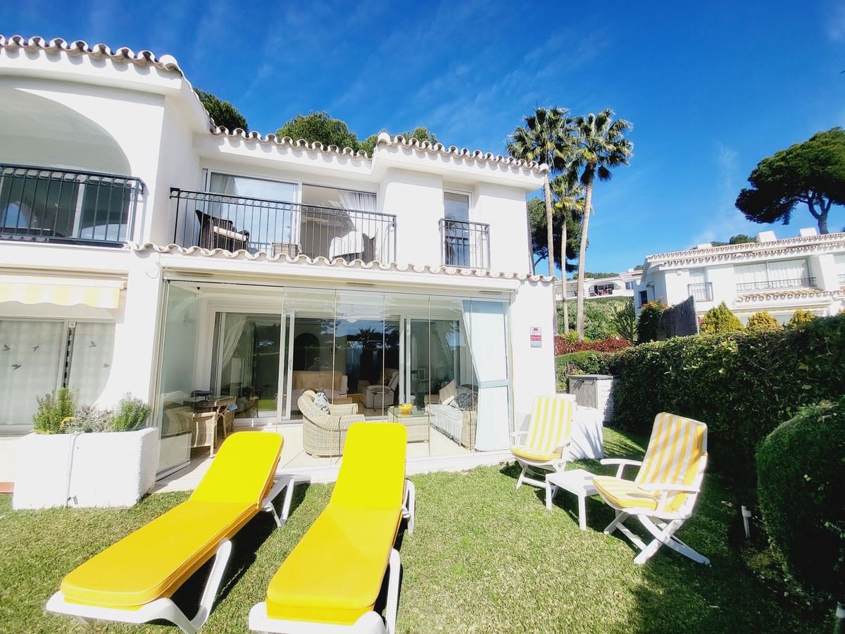 3 makuuhuone Omakotitalo myytävänä paikassa Miraflores mukana uima-altaan - 649 500 € (Ref: 9480088)