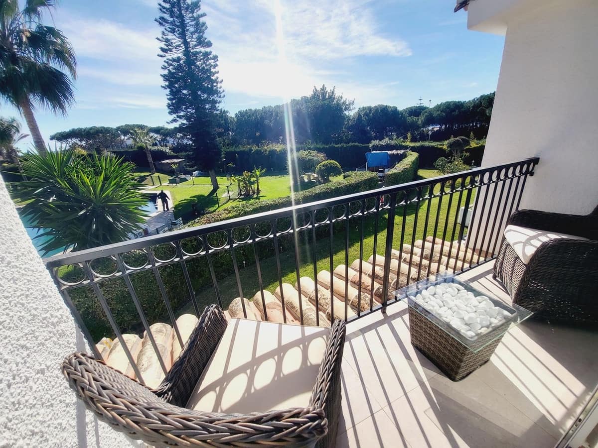 3 makuuhuone Omakotitalo myytävänä paikassa Miraflores mukana uima-altaan - 649 500 € (Ref: 9480088)