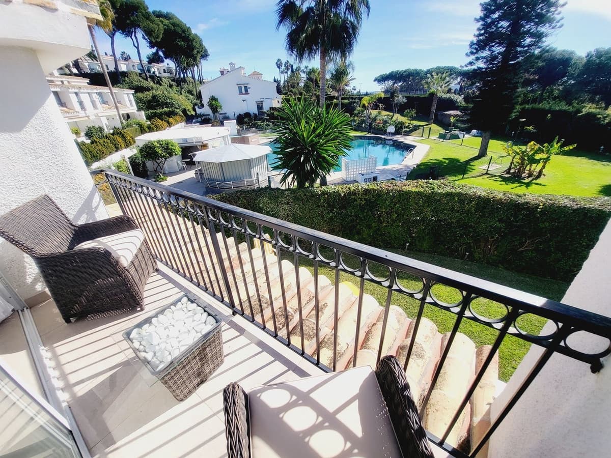 3 makuuhuone Omakotitalo myytävänä paikassa Miraflores mukana uima-altaan - 649 500 € (Ref: 9480088)