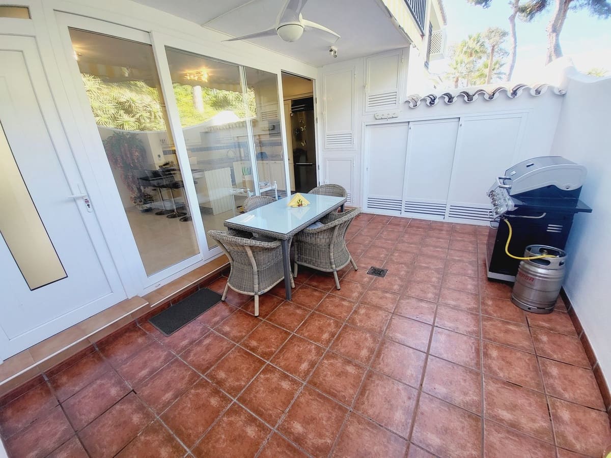 3 makuuhuone Omakotitalo myytävänä paikassa Miraflores mukana uima-altaan - 649 500 € (Ref: 9480088)