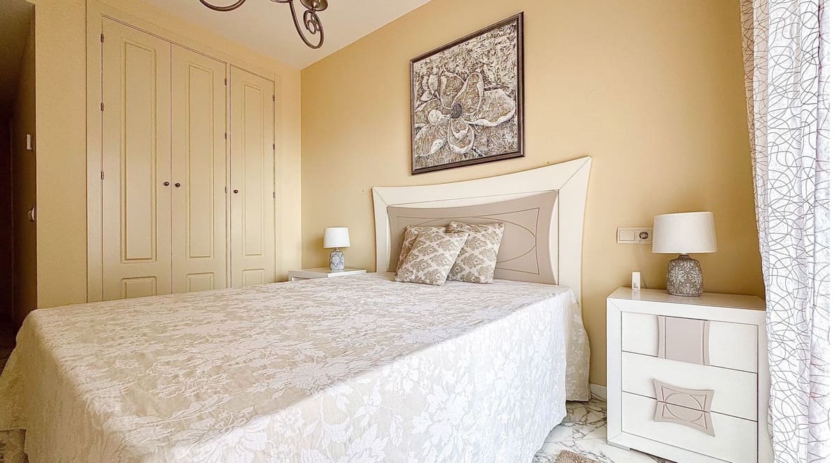 2 soveværelse Lejlighed til salg i El Faro med swimmingpool garage - € 650.000 (Ref: 9480089)