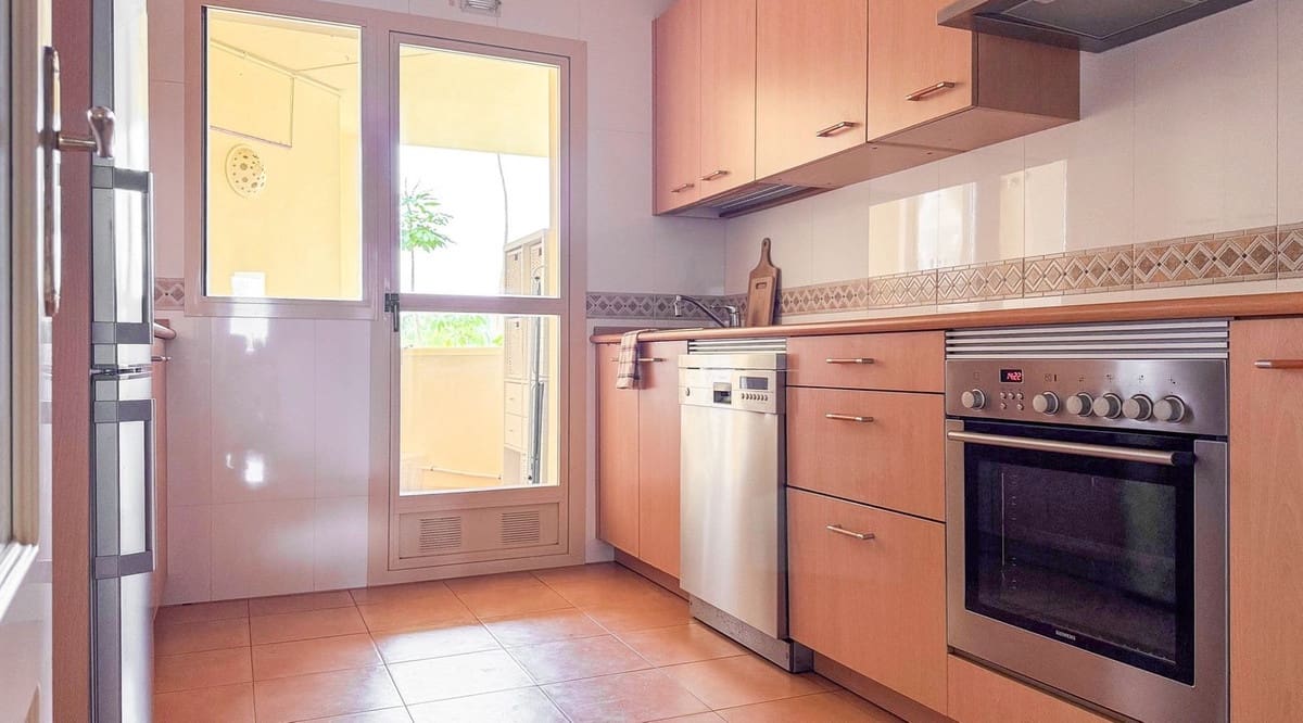 2 soveværelse Lejlighed til salg i El Faro med swimmingpool garage - € 650.000 (Ref: 9480089)