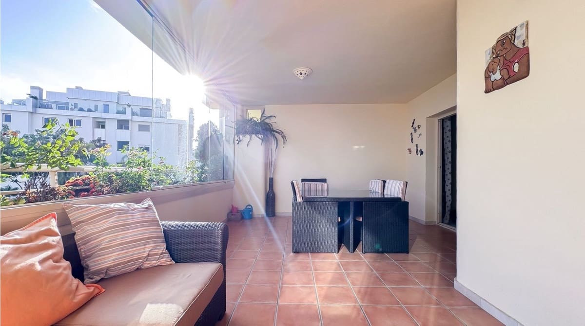 2 soveværelse Lejlighed til salg i El Faro med swimmingpool garage - € 650.000 (Ref: 9480089)