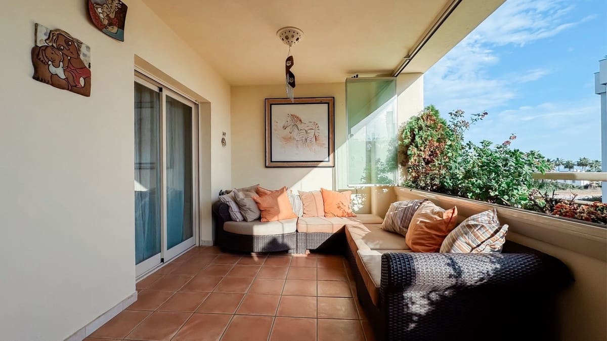 2 soveværelse Lejlighed til salg i El Faro med swimmingpool garage - € 650.000 (Ref: 9480089)