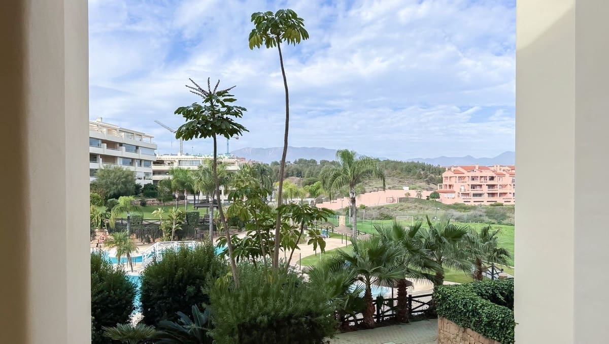 2 soveværelse Lejlighed til salg i El Faro med swimmingpool garage - € 650.000 (Ref: 9480089)