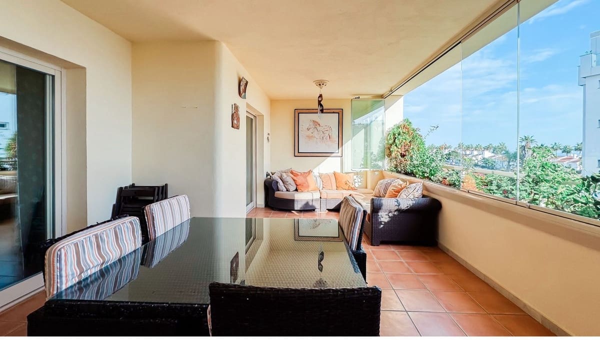 2 soveværelse Lejlighed til salg i El Faro med swimmingpool garage - € 650.000 (Ref: 9480089)