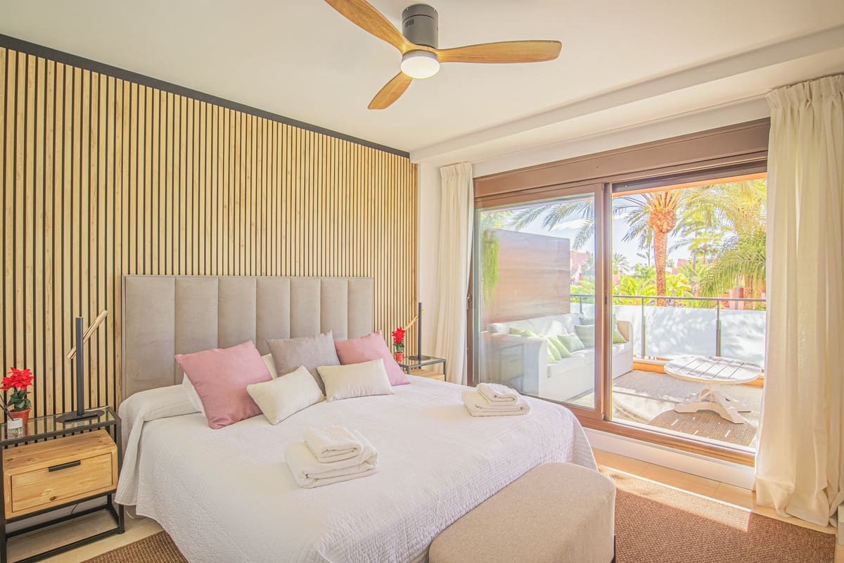 3 quarto Apartamento para venda em Estepona com piscina - 650 000 € (Ref: 9480091)