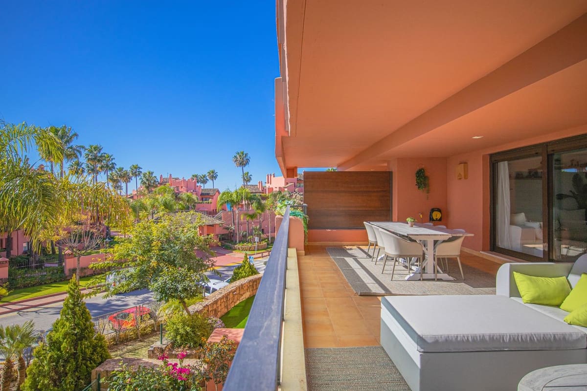 3 quarto Apartamento para venda em Estepona com piscina - 650 000 € (Ref: 9480091)