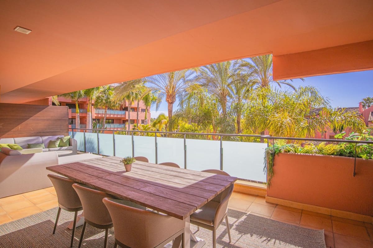 3 quarto Apartamento para venda em Estepona com piscina - 650 000 € (Ref: 9480091)