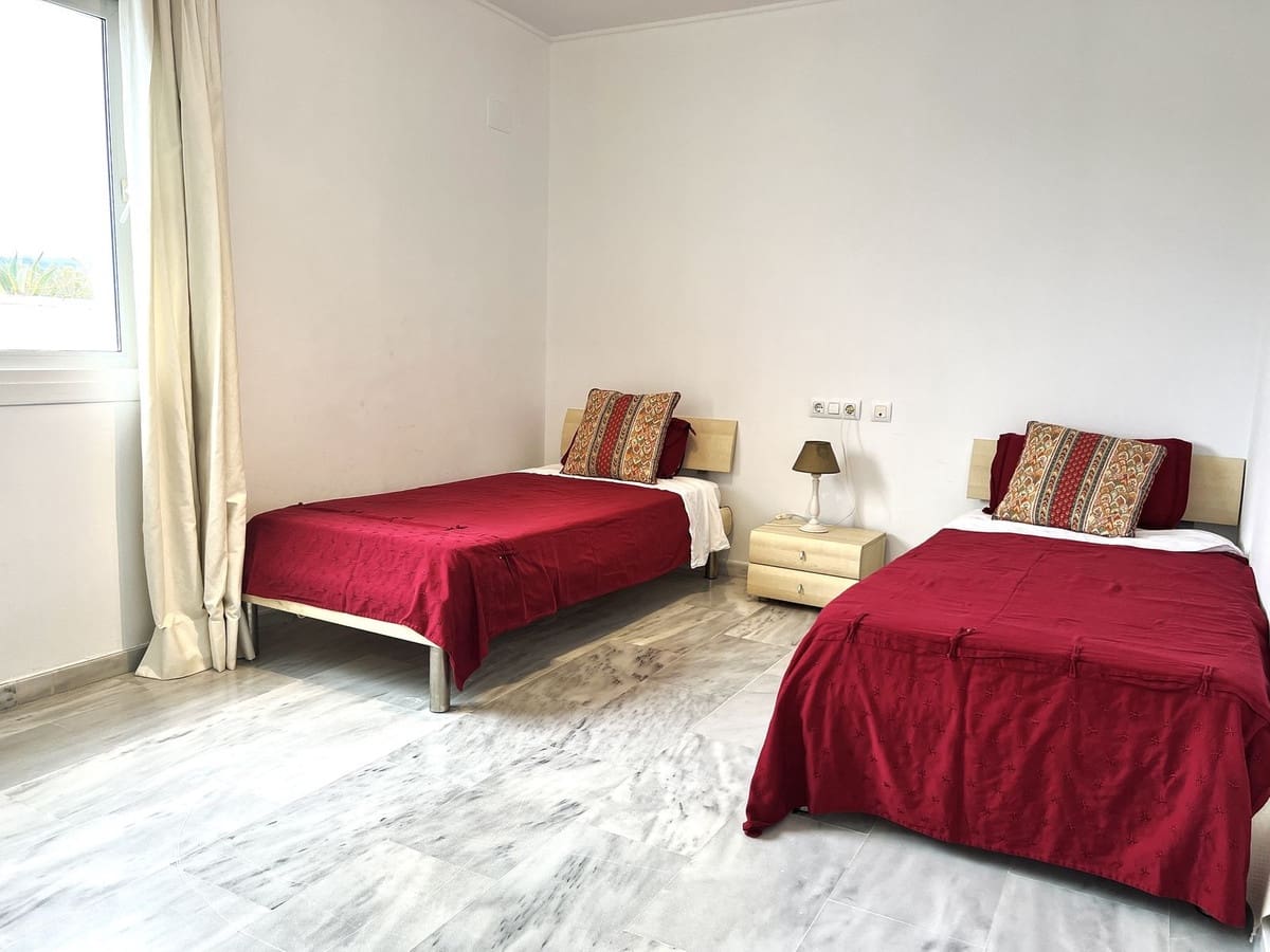 3 soverom Leilighet til salgs i Nueva Andalucia med svømmebasseng - € 650 000 (Ref: 9480092)