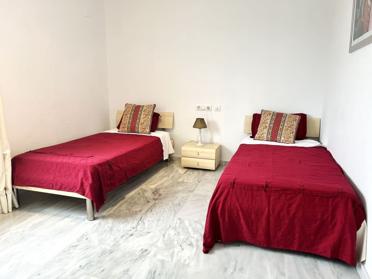 3 soverom Leilighet til salgs i Nueva Andalucia med svømmebasseng - € 650 000 (Ref: 9480092)