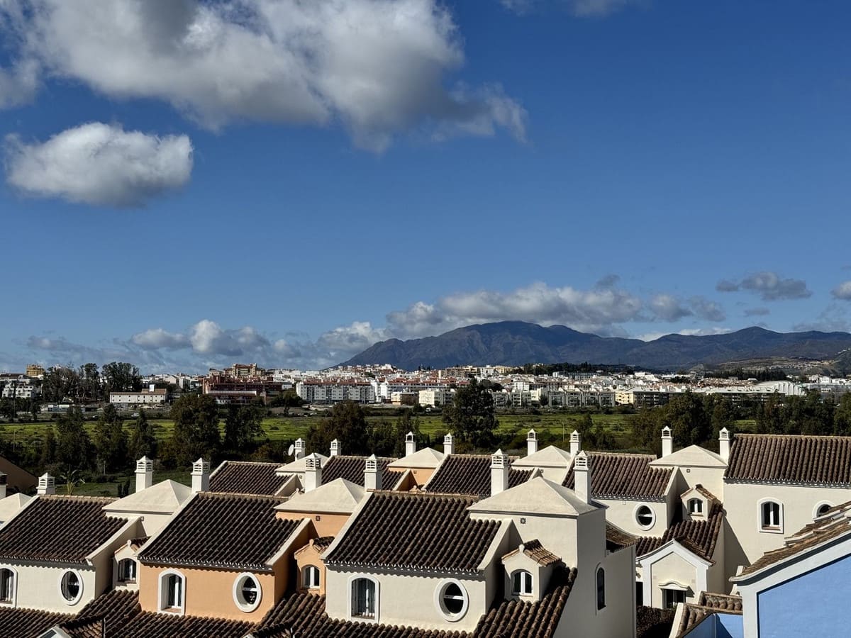 3 soverom Leilighet til salgs i Nueva Andalucia med svømmebasseng - € 650 000 (Ref: 9480092)