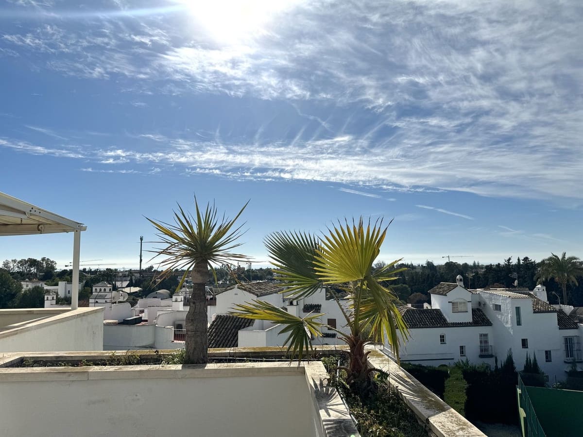 3 soverom Leilighet til salgs i Nueva Andalucia med svømmebasseng - € 650 000 (Ref: 9480092)