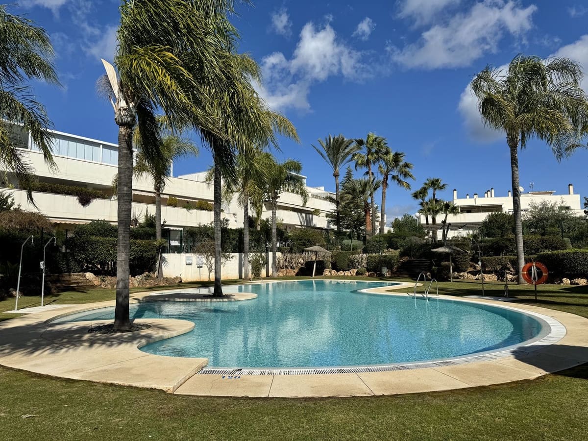 3 soverom Leilighet til salgs i Nueva Andalucia med svømmebasseng - € 650 000 (Ref: 9480092)