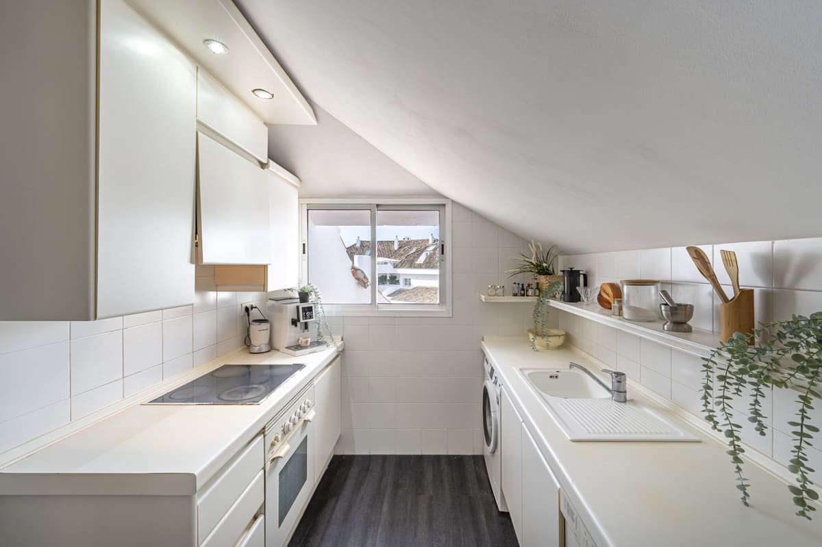 2 bedroom Penthouse for sale in Golden Mile with pool garage - € 650,000 (Ref: 9480093)