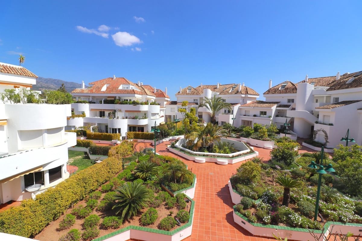 2 bedroom Penthouse for sale in Golden Mile with pool garage - € 650,000 (Ref: 9480093)