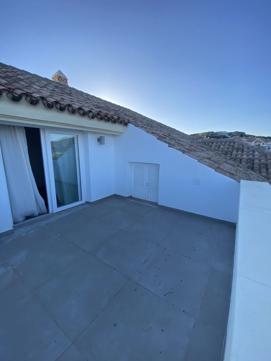 3 soveværelse Penthouse til salg i La Cala Golf med swimmingpool - € 650.000 (Ref: 9480095)