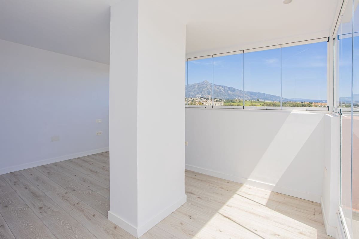 Ático de 3 habitaciones en San Pedro de Alcantara en venta con piscina garaje - 650.000 € (Ref: 9480096)