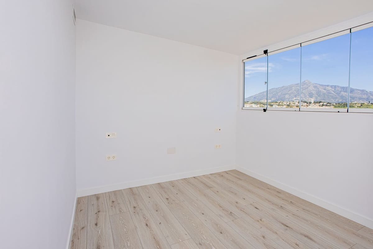 Ático de 3 habitaciones en San Pedro de Alcantara en venta con piscina garaje - 650.000 € (Ref: 9480096)