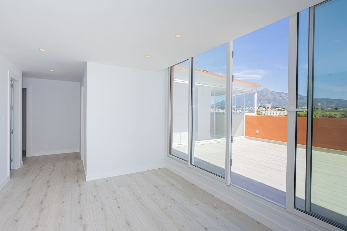 Ático de 3 habitaciones en San Pedro de Alcantara en venta con piscina garaje - 650.000 € (Ref: 9480096)