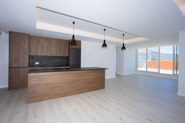 Ático de 3 habitaciones en San Pedro de Alcántara Pueblo, Marbella en venta con piscina garaje - 650.000 € (Ref: 9480096)