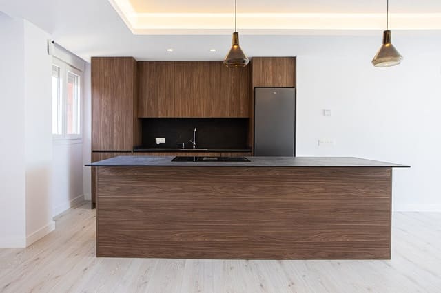 Ático de 3 habitaciones en San Pedro de Alcántara Pueblo, Marbella en venta con piscina garaje - 650.000 € (Ref: 9480096)