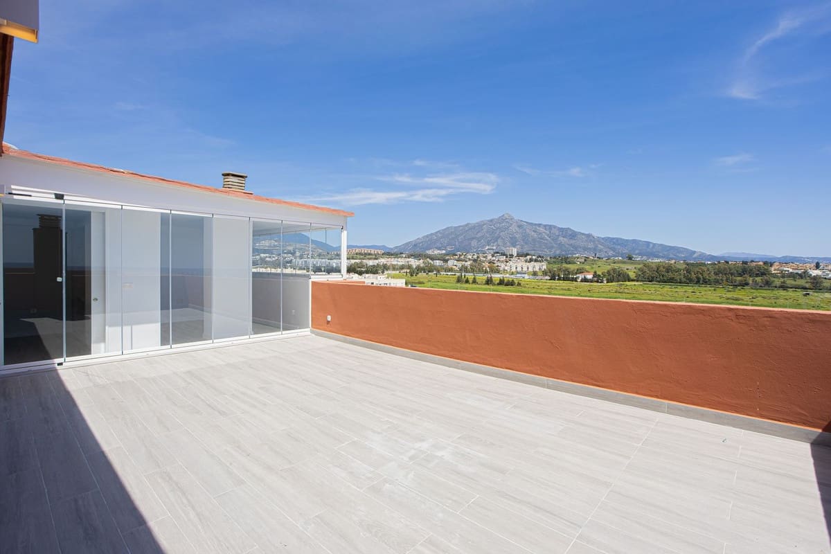 Ático de 3 habitaciones en San Pedro de Alcantara en venta con piscina garaje - 650.000 € (Ref: 9480096)