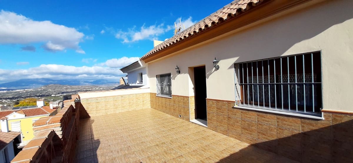 3 bedroom Semi-detached Villa for sale in Alhaurin el Grande with garage - € 650,000 (Ref: 9480097)