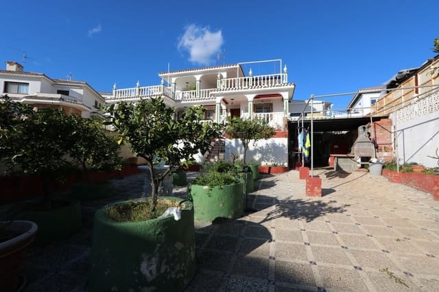5 soverom Kjedet enebolig til salgs i Marbella med garasje - € 650 000 (Ref: 9480098)