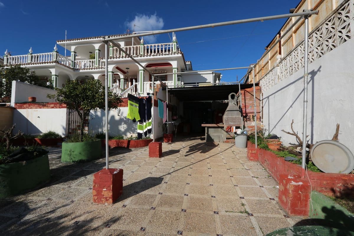 5 soverom Kjedet enebolig til salgs i Marbella med garasje - € 650 000 (Ref: 9480098)