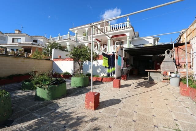 5 soverom Kjedet enebolig til salgs i Marbella med garasje - € 650 000 (Ref: 9480098)