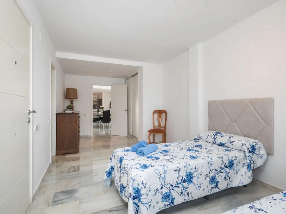 Casa de 4 habitaciones en El Paraiso en venta con piscina garaje - 650.000 € (Ref: 9480100)