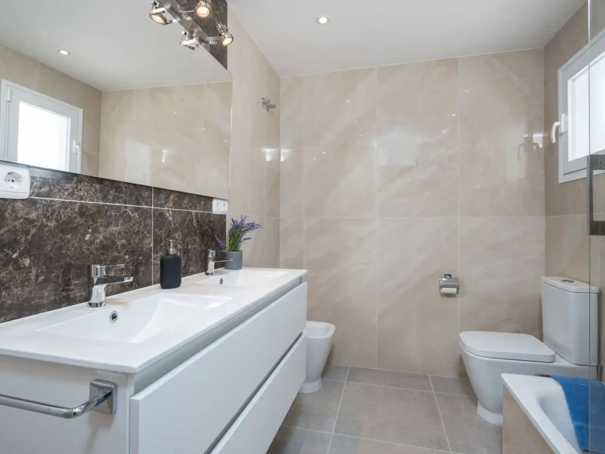 Casa de 4 habitaciones en El Paraiso en venta con piscina garaje - 650.000 € (Ref: 9480100)