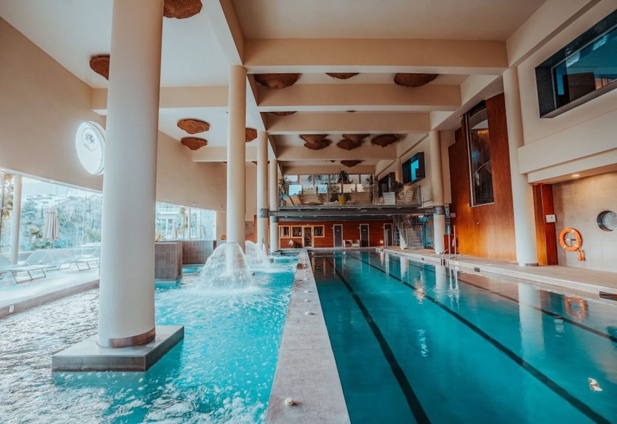 2 bedroom Apartment for sale in Fuengirola with pool - € 659,000 (Ref: 9480106)