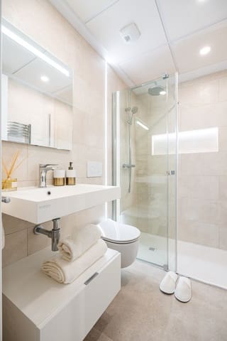 2 bedroom Apartment for sale in Centro ciudad, Fuengirola with pool - € 659,500 (Ref: 9480108)